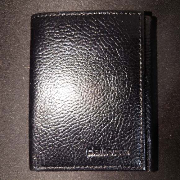 NEW Claiborne trifold wallet - Picture 4 of 4